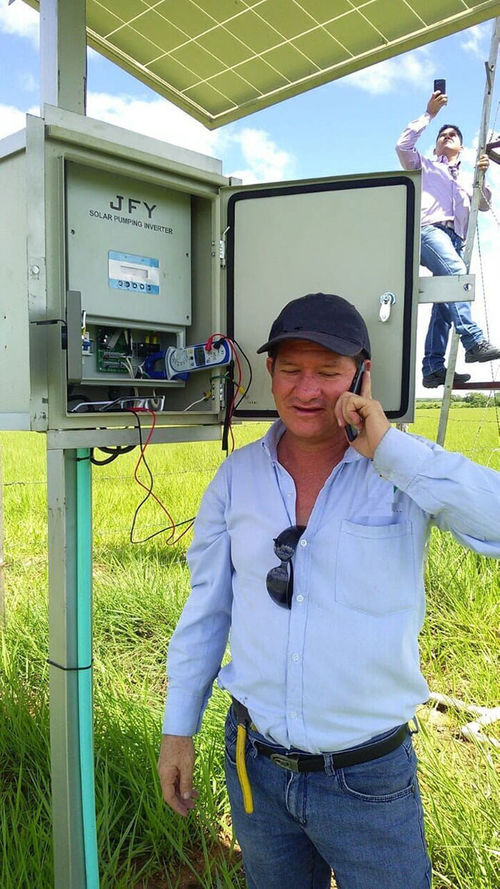 último caso de la compañía sobre Inversor de bombeo solar de 2.2KW en Colombia